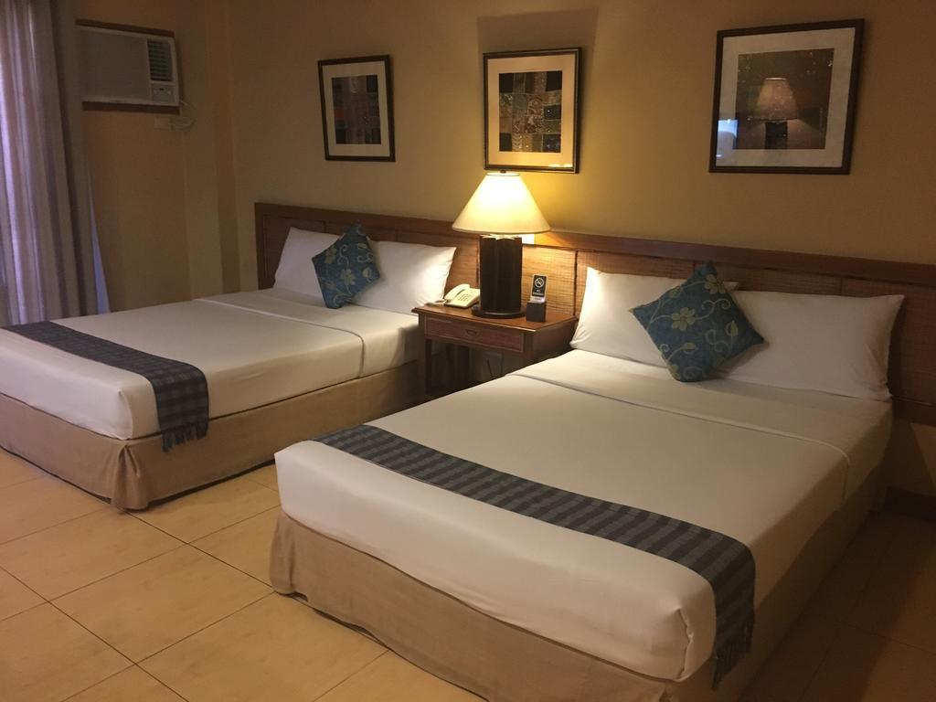 Java Hotel Laoag Kültér fotó