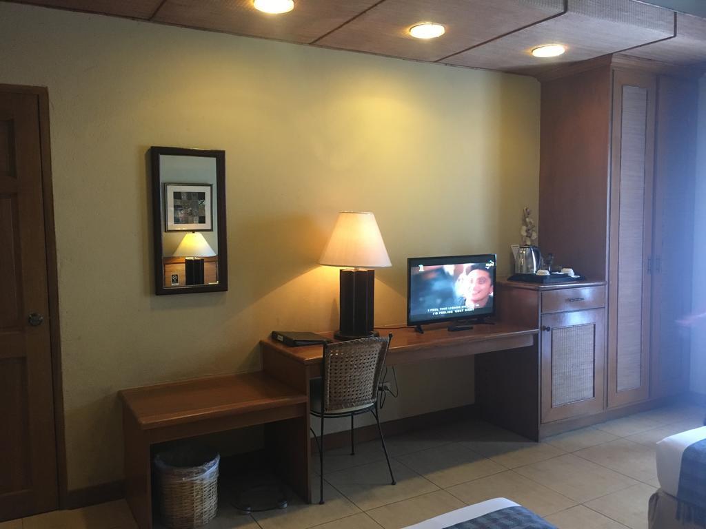 Java Hotel Laoag Kültér fotó